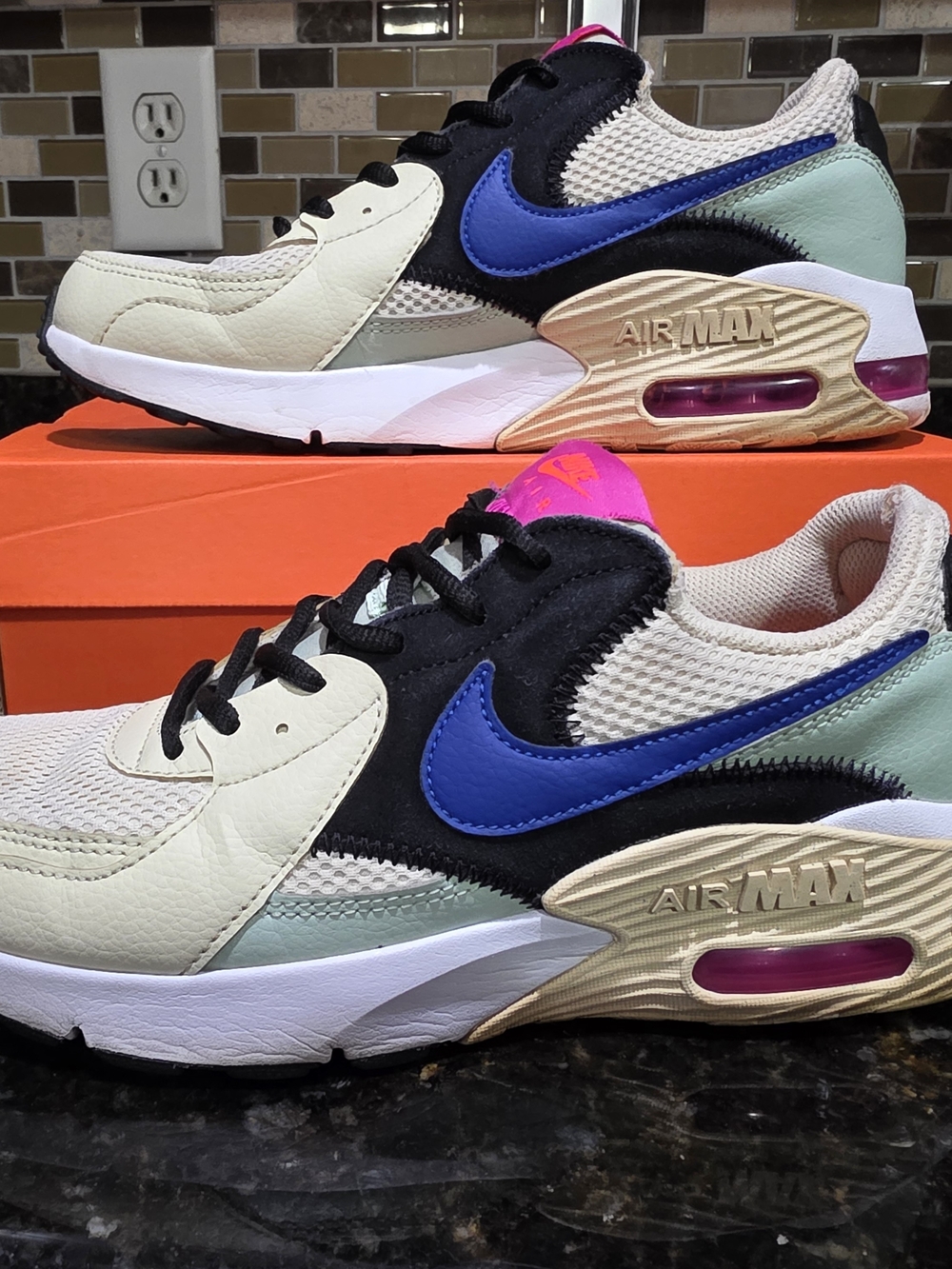 Nike Air Max Excee ♤ Fossil / Hyper Blue ♤ Wmns Size 9 ♤ EUC
